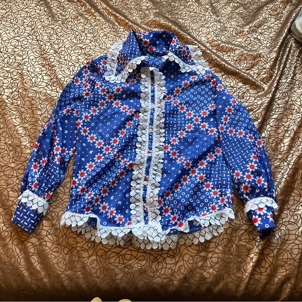 Vintage Blue Floral Polyester Blouse with White Lace Trim